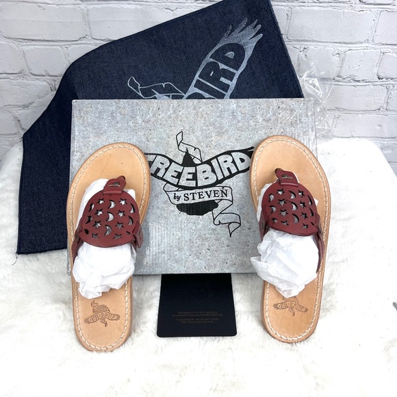 •NWT🤩 |•FREEBIRD🦅BY STEVEN•| Vallarta Gorgeous Summer Flat Sandal Red Size 7 - Picture 1 of 13